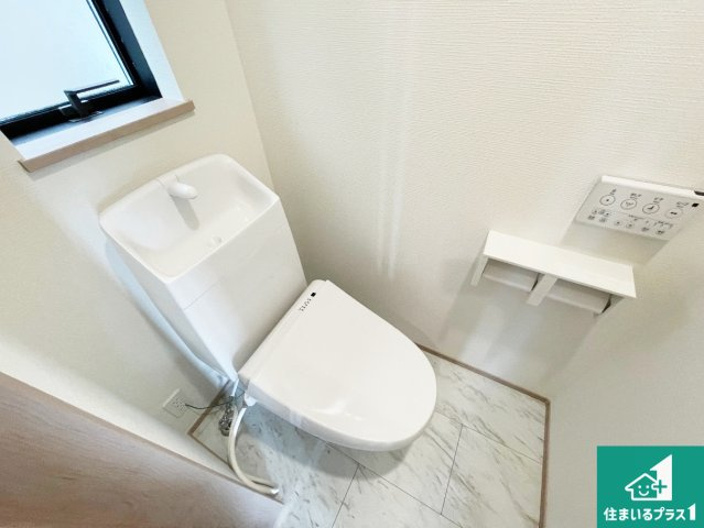 神戸市西区春日台　新築一戸建てのトイレ|1・2階の2ヶ所にあるので、朝の忙しい時間の順番待ちもなく、深夜の利用にも大変便利です。