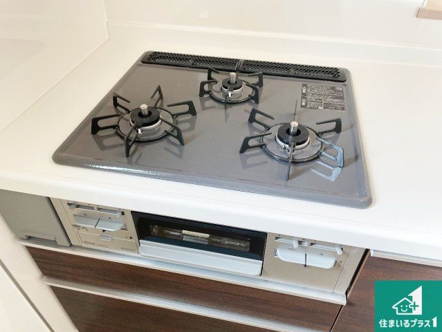 神戸市西区春日台　新築一戸建ての設備|ダブル高火力Ｓｉセンサー付きコンロ！３口あるので、まとめて料理をする時も大活躍！