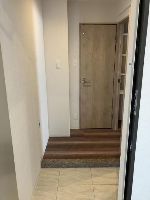 グランデュール秋葉原の玄関