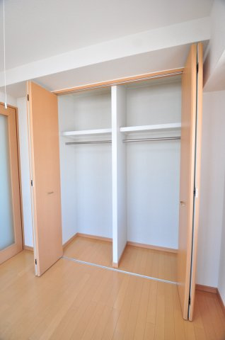 大阪市城東区鴫野西５丁目の賃貸マンションの収納