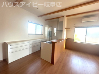 【キッチン】 | 岐阜市岩地！築6年中古住宅！バリアフリー！車椅子でも生活が送れます♪周辺環境も整っております♪ | 岐阜市岩地！築6年中古住宅！バリアフリー！車椅子でも生活が送れます♪周辺環境も整っております♪