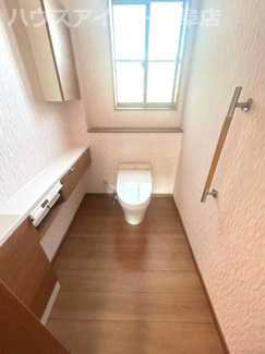 【トイレ】 | 岐阜市岩地！築6年中古住宅！バリアフリー！車椅子でも生活が送れます♪周辺環境も整っております♪ | 岐阜市岩地！築6年中古住宅！バリアフリー！車椅子でも生活が送れます♪周辺環境も整っております♪