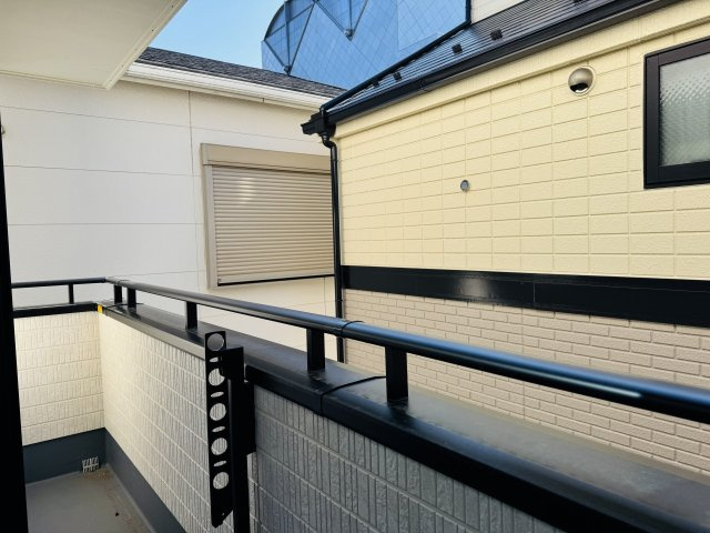 八王子市　本町　新築一戸建てのバルコニー|～2階南側、3階は北側と南側、計3面にバルコニーがあるため風通しも良好です～