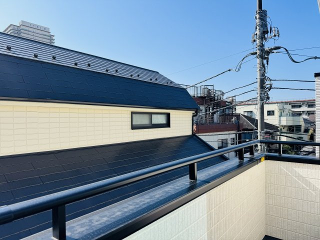 八王子市　本町　新築一戸建てのバルコニー|～2階南側、3階は北側と南側、計3面にバルコニーがあるため風通しも良好です～