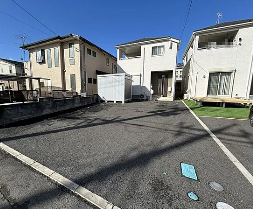 野田市山崎　中古戸建　令和3年築の駐車場