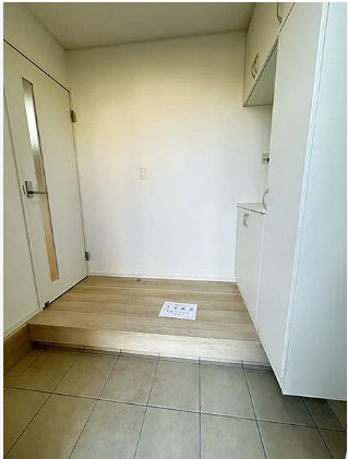 野田市山崎　中古戸建　令和3年築の玄関