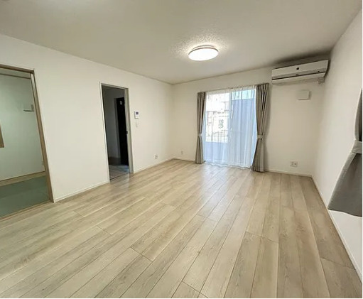 野田市山崎　中古戸建　令和3年築の居間・リビング