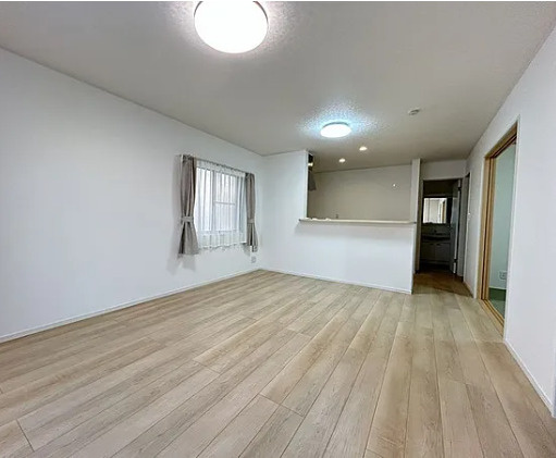 野田市山崎　中古戸建　令和3年築の居間・リビング