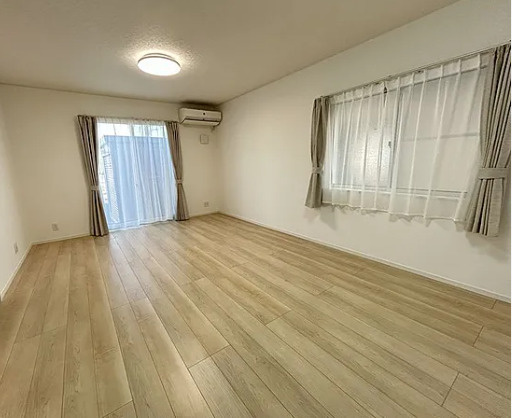 野田市山崎　中古戸建　令和3年築の居間・リビング