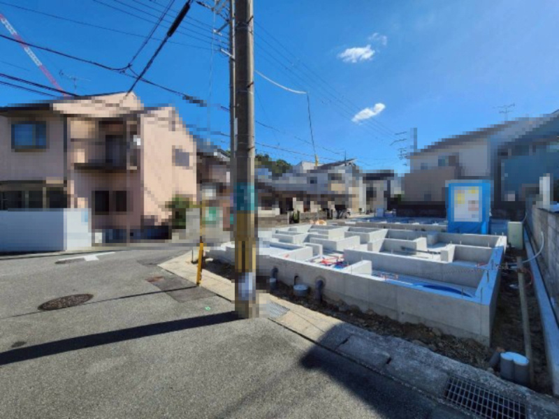 【商談中】長岡京市滝ノ町2丁目　　の前面道路含む現地写真|2025.11月撮影
A号棟北側　閑静な住宅街です。
