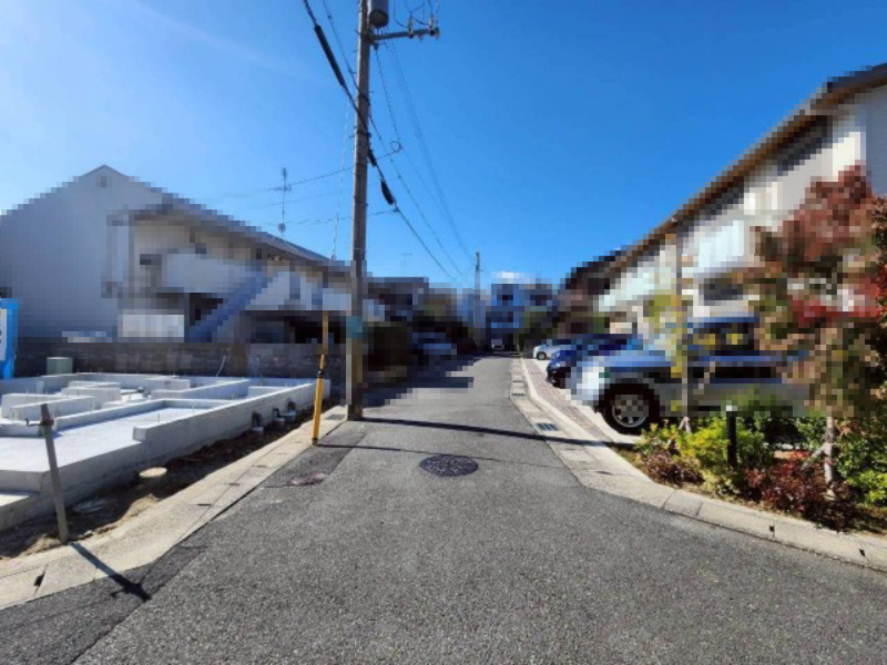 【商談中】長岡京市滝ノ町2丁目　　の前面道路含む現地写真|2025.11月撮影
A号棟北側前道幅員：約4.8ｍ