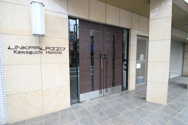 リンクパラッツォ川口本町のエントランス