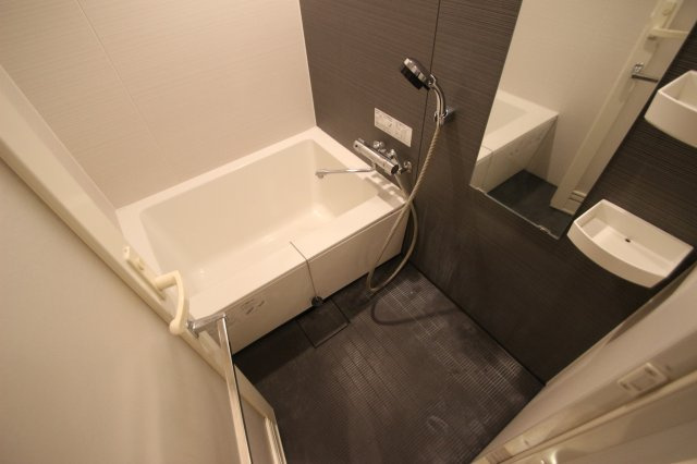 リンクパラッツォ川口本町の浴室|※別室参考写真です。