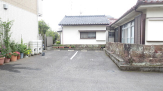 【駐車場】
