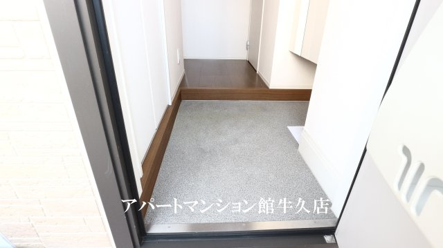 カーザ　ヴェルデCの玄関|反転です