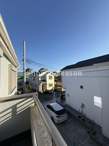 【バルコニー】 | 心地の良い陽光溢れる南向きバルコニーは洗濯物やお布団が干す事ができ、気持ちよく乾くのが嬉しいですね。