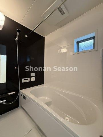 【浴室】 | 段差付きのバスタブは小さなお子さまとのご入浴時も安心です。