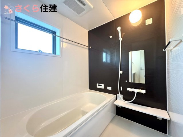 リーブルガーデン　第1小山中久喜　４号棟の浴室|梅雨の時期は大活躍の浴室乾燥機！家族の数だけ増える洗濯物もしっかり乾かせます