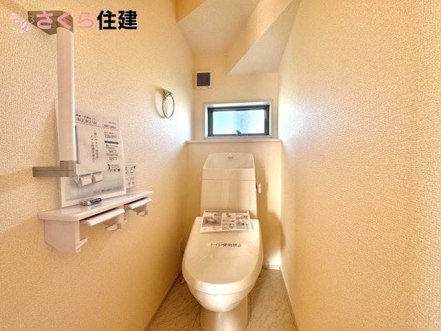 リーブルガーデン　第1小山中久喜　４号棟のトイレ|トイレは各階完備。夜、トイレに起きても、2階の寝室から1階のトイレに降りる必要はありません。