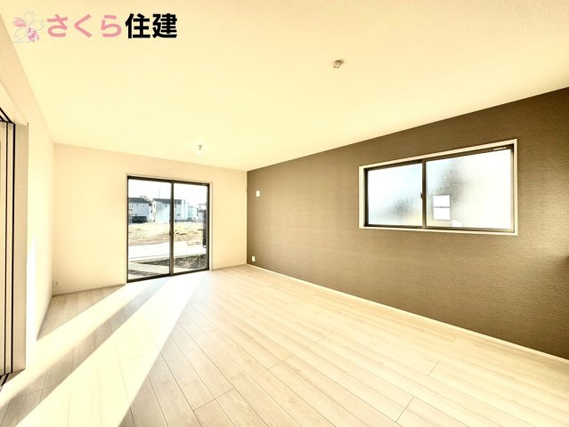 リーブルガーデン　第1小山中久喜　４号棟の居間・リビング|17帖LDKはキッチンで家事をしながらでもお子様に一対一で向き合える時間が作れます！！
