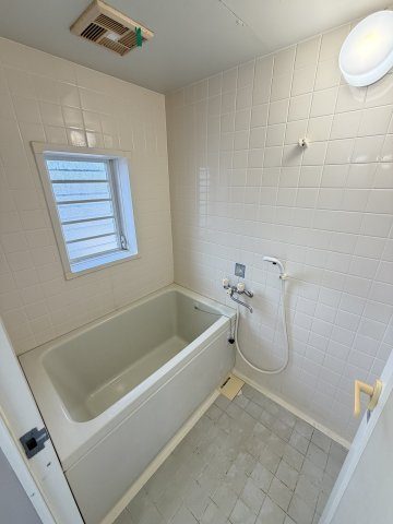 荒尾市蔵満の一戸建ての浴室