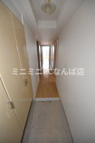 アーデンタワー新町の玄関