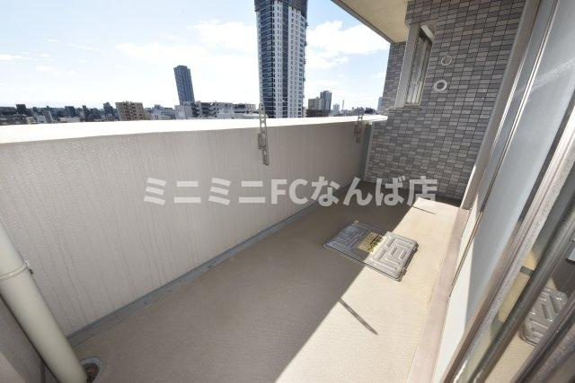 アーデンタワー新町のバルコニー