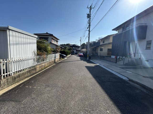 【前面道路含む現地写真】の画像