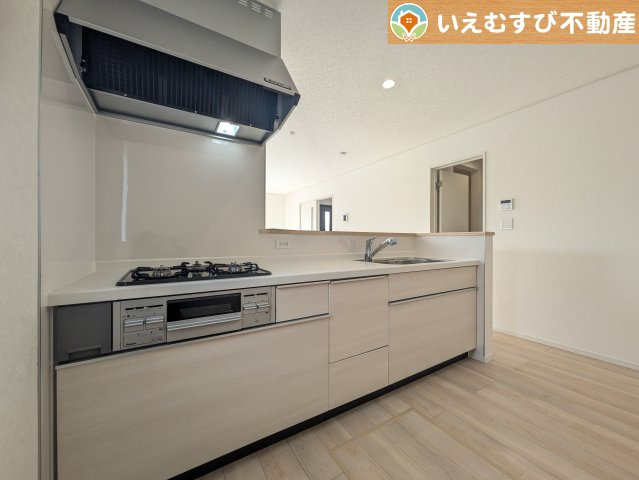 Cradle garden　寄居町赤浜第6のキッチン|機能性収納性に溢れるキッチン。
収納もたっぷり付いていてすっきり片付く！毎日楽しくお料理が出来そうです！