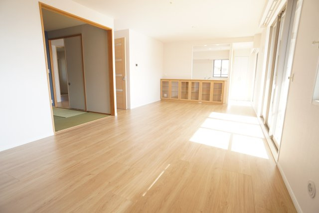 ジオ宝塚ブリアンセーヌの居間・リビング