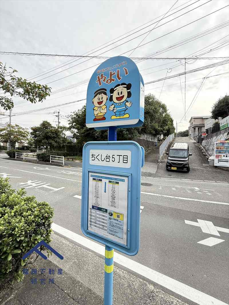 春日市紅葉ヶ丘東８丁目　土地の前面道路含む現地写真