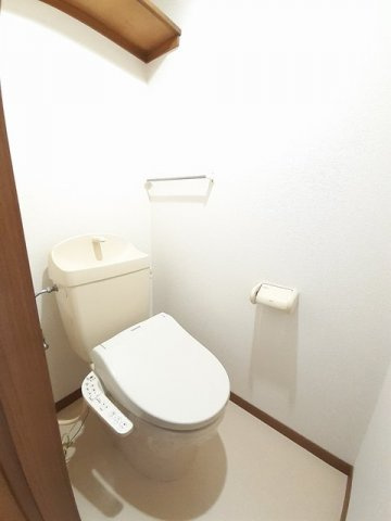 パインヒル石井　Ａのトイレ|落ち着いた色調のトイレです