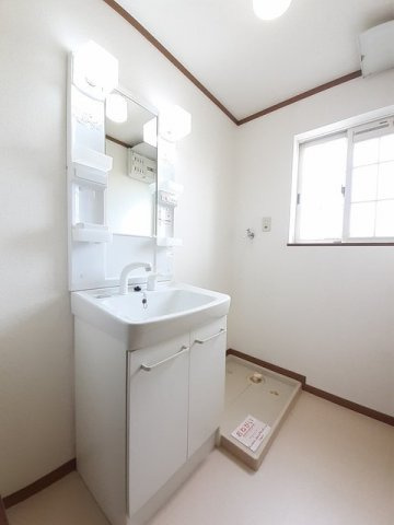 パインヒル石井　Ａの洗面所|忙しい朝には欠かせない洗面所です