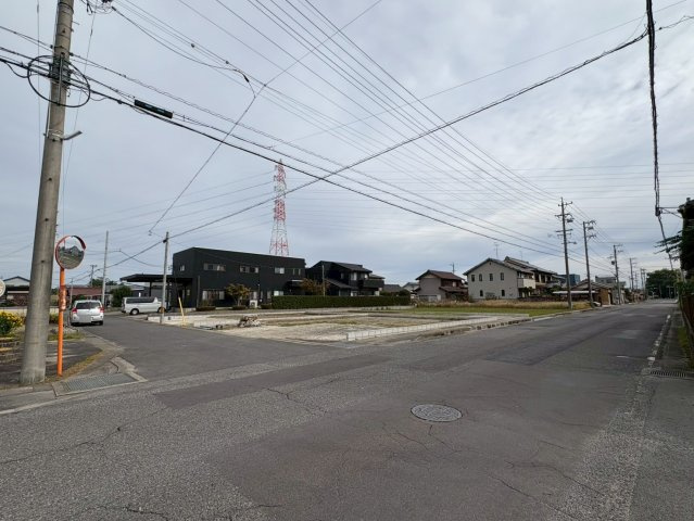 リーブルガーデン　各務原市川島渡町第2　全3区画分譲の前面道路含む現地写真|「現地（2025年4月27日）撮影」　
■前面道路　
■ヤマダ不動産　株式会社リライフ