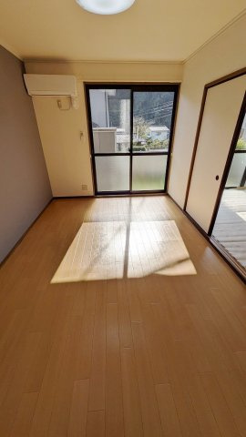 ゼフィランテス　A棟の居間・リビング