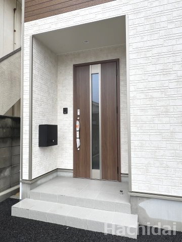 碧南市大浜上町第2　新築分譲住宅　＜2号棟＞のエントランス