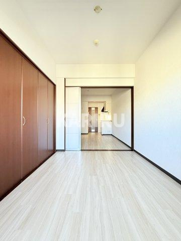 アーバンフラッツ城東の寝室