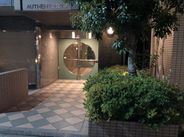 オーセンティシティのエントランス