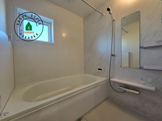 福津市福間南4丁目第1-3棟（1号棟）の浴室|1日の疲れを癒してくれる広々バスルーム。雨の日のお洗濯にも大活躍な浴室乾燥機付です！