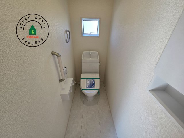 福津市福間南4丁目第1-3棟（1号棟）のトイレ|温水洗浄便座を完備しております。2ヶ所にトイレがあるのは朝の慌ただしい時間も安心です。