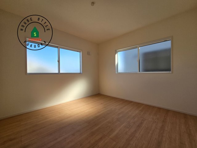 福津市福間南4丁目第1-3棟（1号棟）の洋室|採光良好な洋室は全居室、複層ガラスの遮熱効果と断熱効果で、一年中快適に過ごせます。