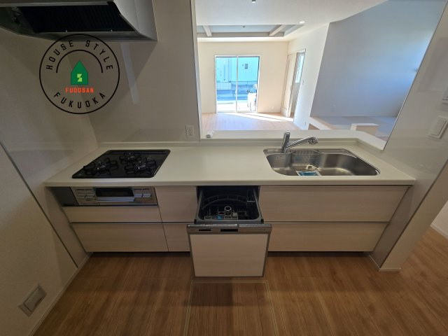 福津市福間南4丁目第1-3棟（1号棟）のキッチン|ご家族を近くに感じられる対面キッチンのLDK。会話もはずみそうですね。