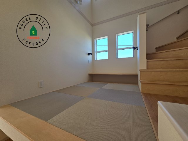 福津市福間南4丁目第1-3棟（1号棟）の和室|和室を上手に活用すると暮らし方の幅が広がります。例えば普段は開け放して、子供の小さいうちはお昼寝や遊びのスペースに。畳はソフトなので転んでもケガをしにくく安心です
