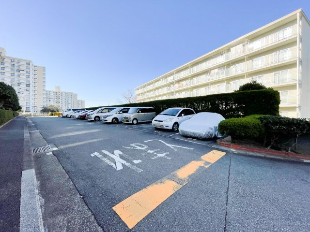 名谷８団地41号棟の駐車場