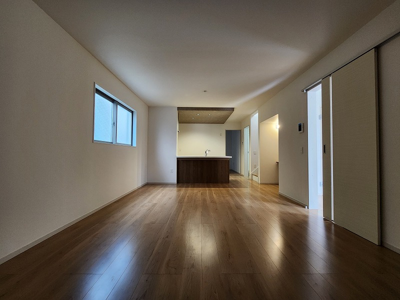 小牧市新町１丁目　新築戸建の居間・リビング|ゆったり過ごせるリビングです