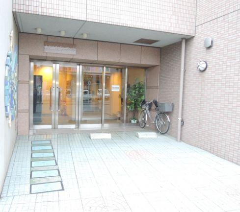 ナカムラビルヂングのエントランス