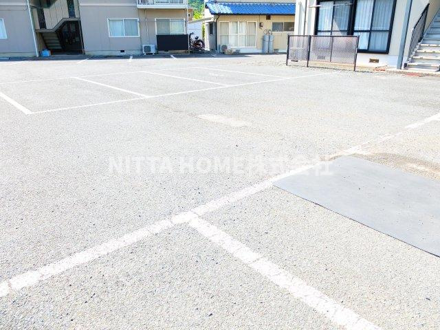 サンハウス B棟の駐車場|敷地内に駐車場も完備★