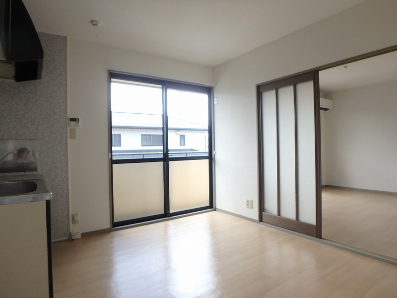 パストラル米原A棟の居間・リビング