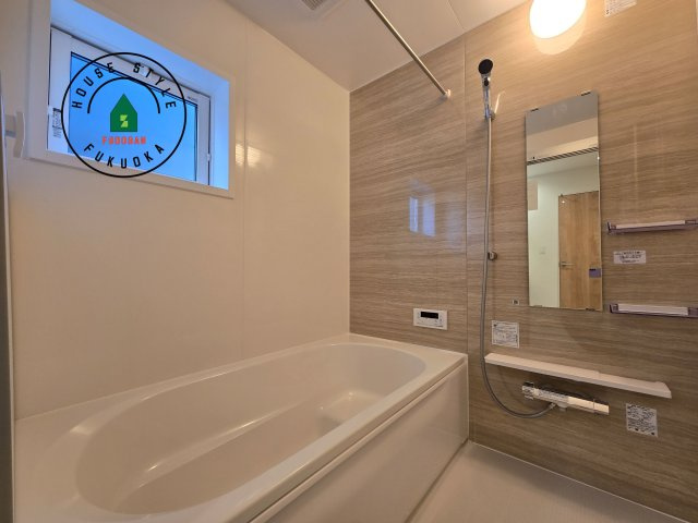 福津市福間南4丁目第1-3棟（2号棟）の浴室|1日の疲れを癒してくれる広々バスルーム。雨の日のお洗濯にも大活躍な浴室乾燥機付です！