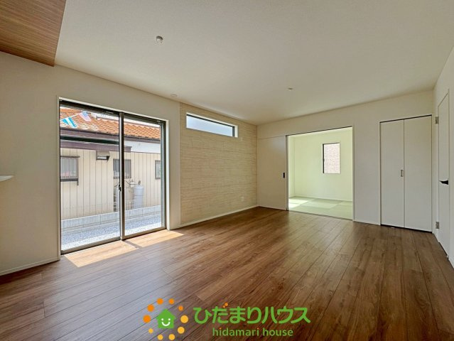 蓮田市西新宿11期　新築一戸建て　グラファーレの居間・リビング